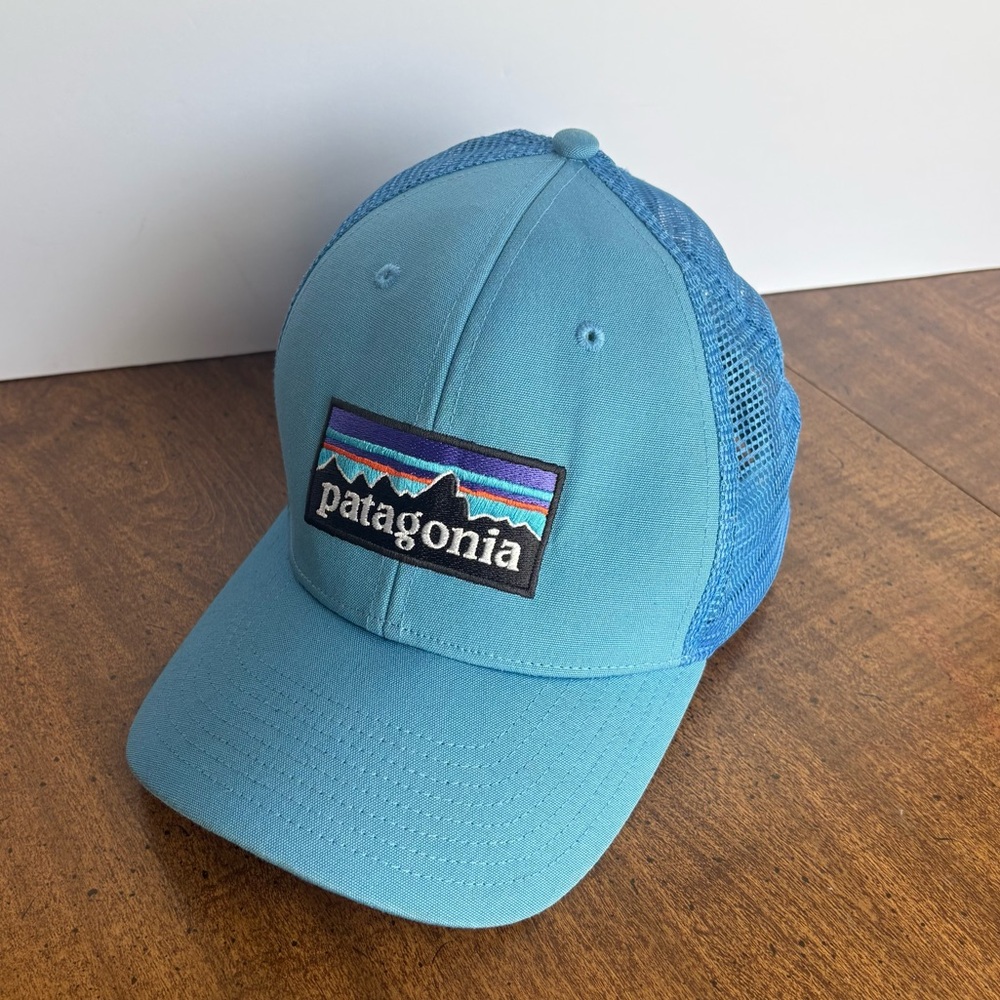 Patagonia trucker hat OS blue with green snap back cl